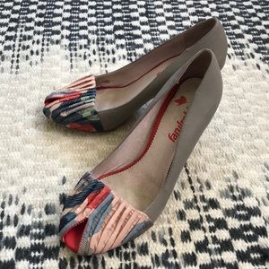 Retro pumps with Asian silk detail